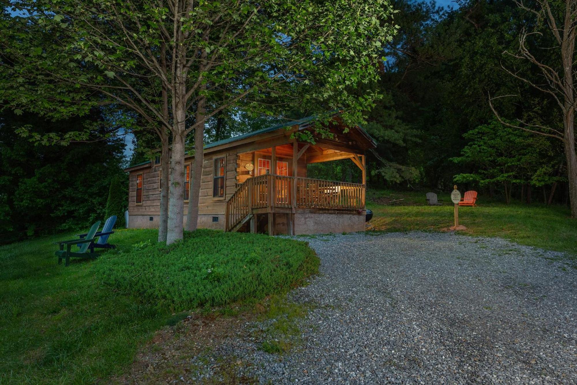 Engadine Inn And Cabins Candler Eksteriør billede